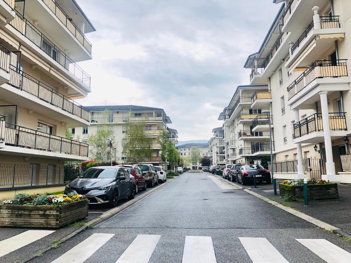 Beautiful Apartment Near Geneva Saint-Julien-en-Genevois Luaran gambar
